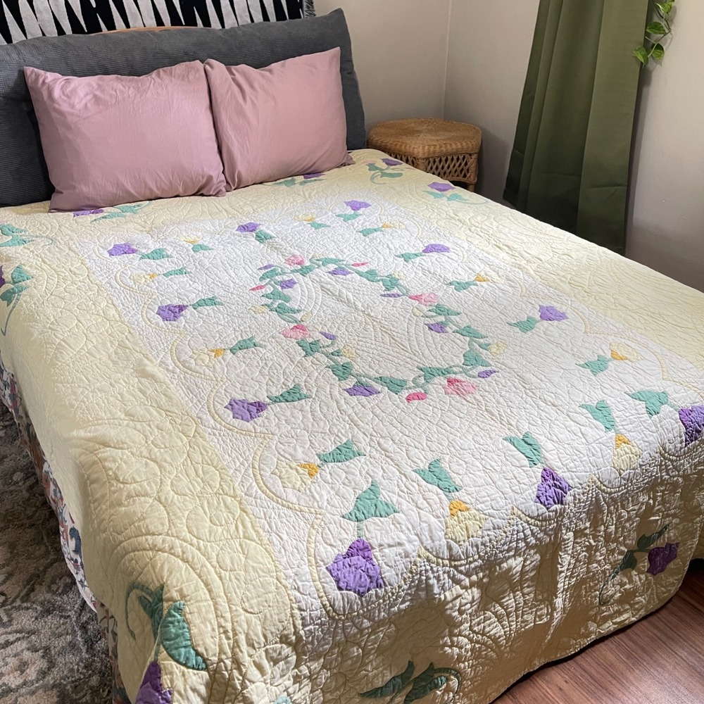 Antique Handmade Amish Hand Sewn Quilted morning glory granny light yellow 90x70